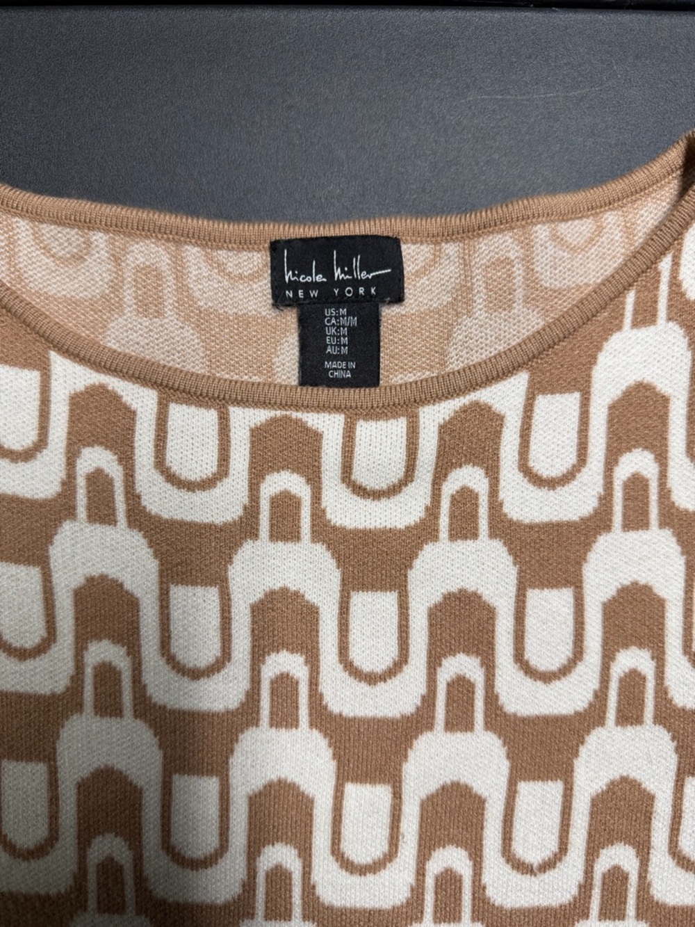 Nicole Miller SS Geometric Knit Dress in Cream and Brown- above knee - beautiful - Picture 9 of 10
